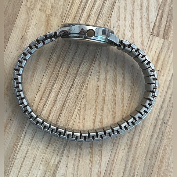 Timex Ladies Watch Indiglo White Dial Two Tone Stainless Bracelet Date Window - Picture 6 of 9